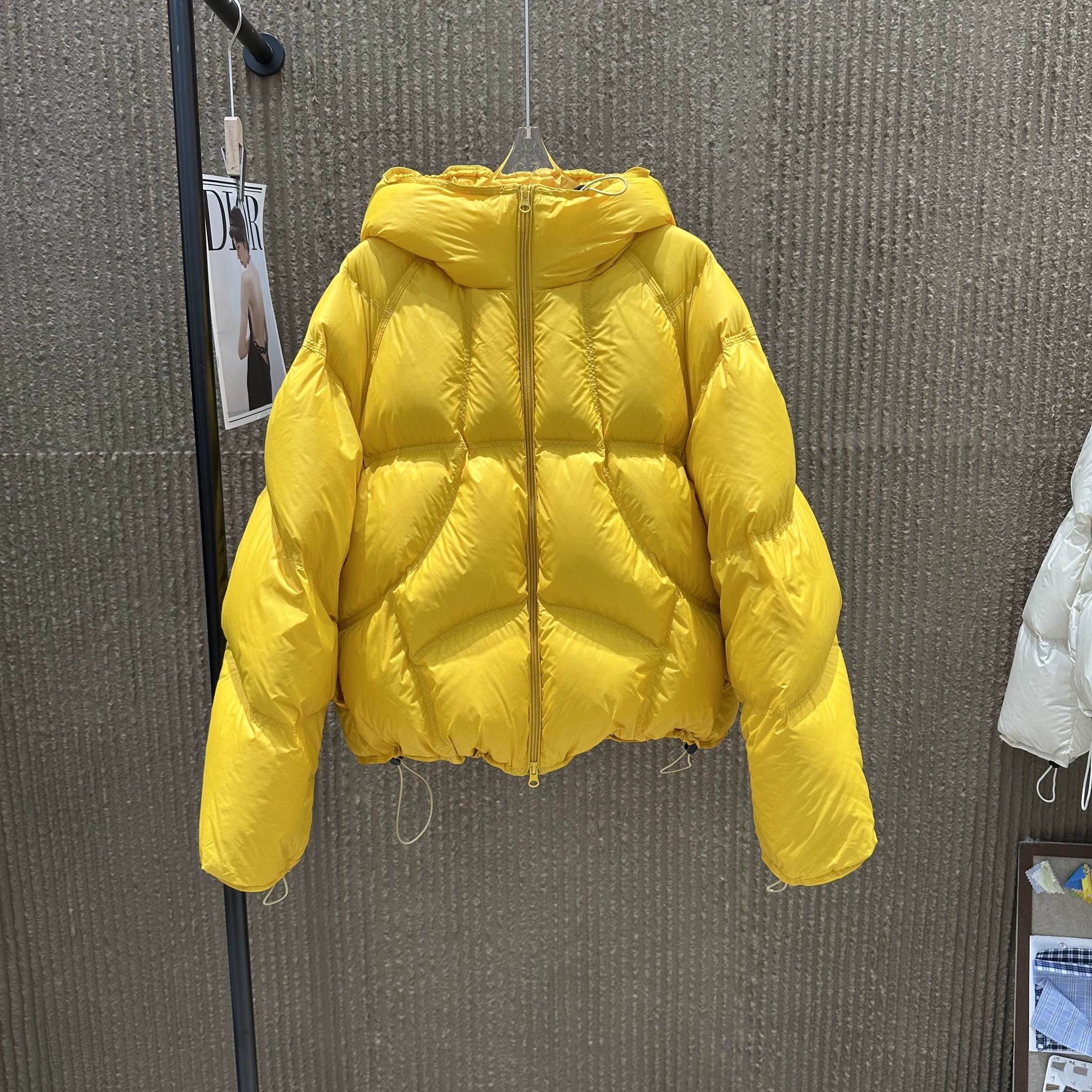 新国标90绒白鸭绒羽绒服