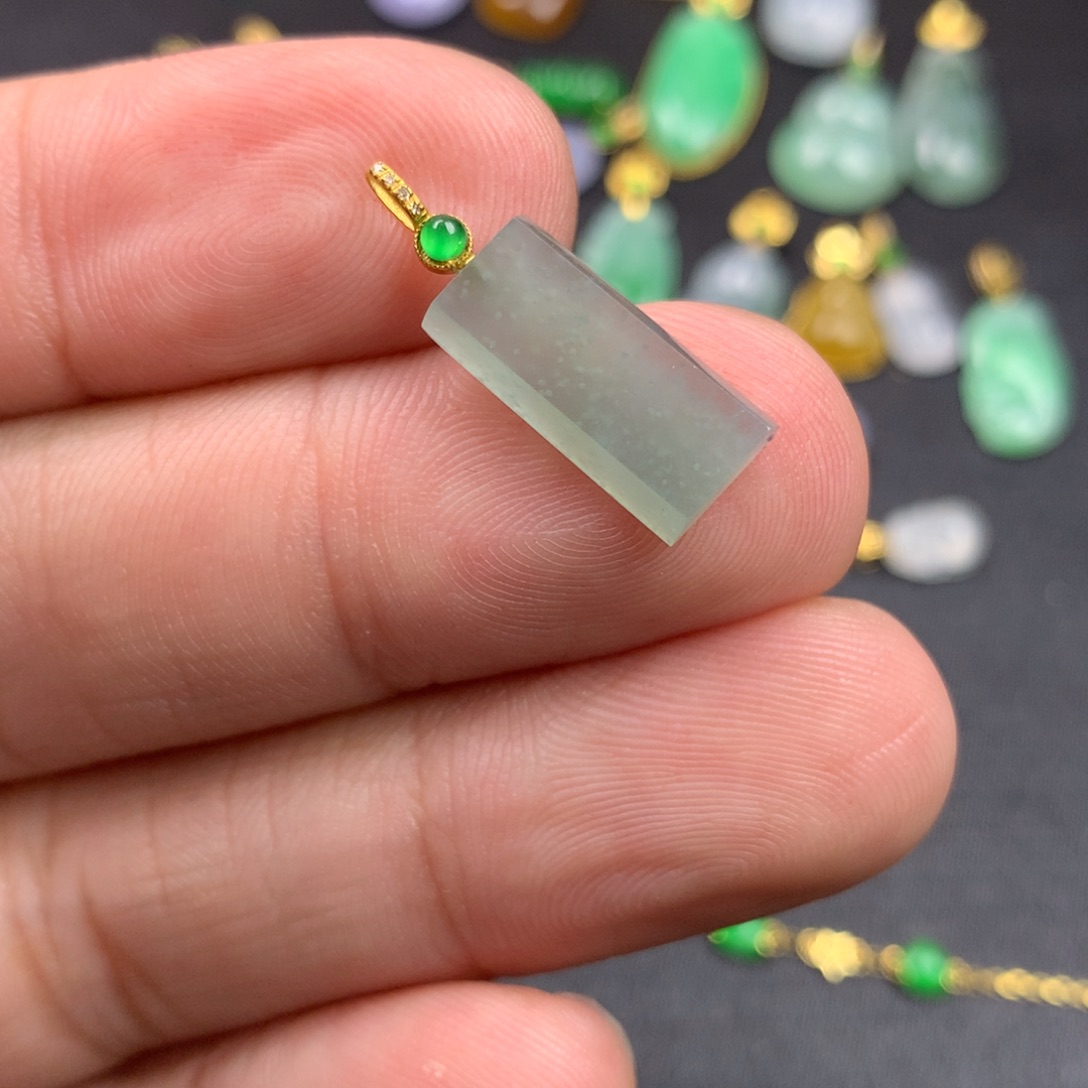 【闪购商品】颈饰18K金镶嵌翡翠翡翠