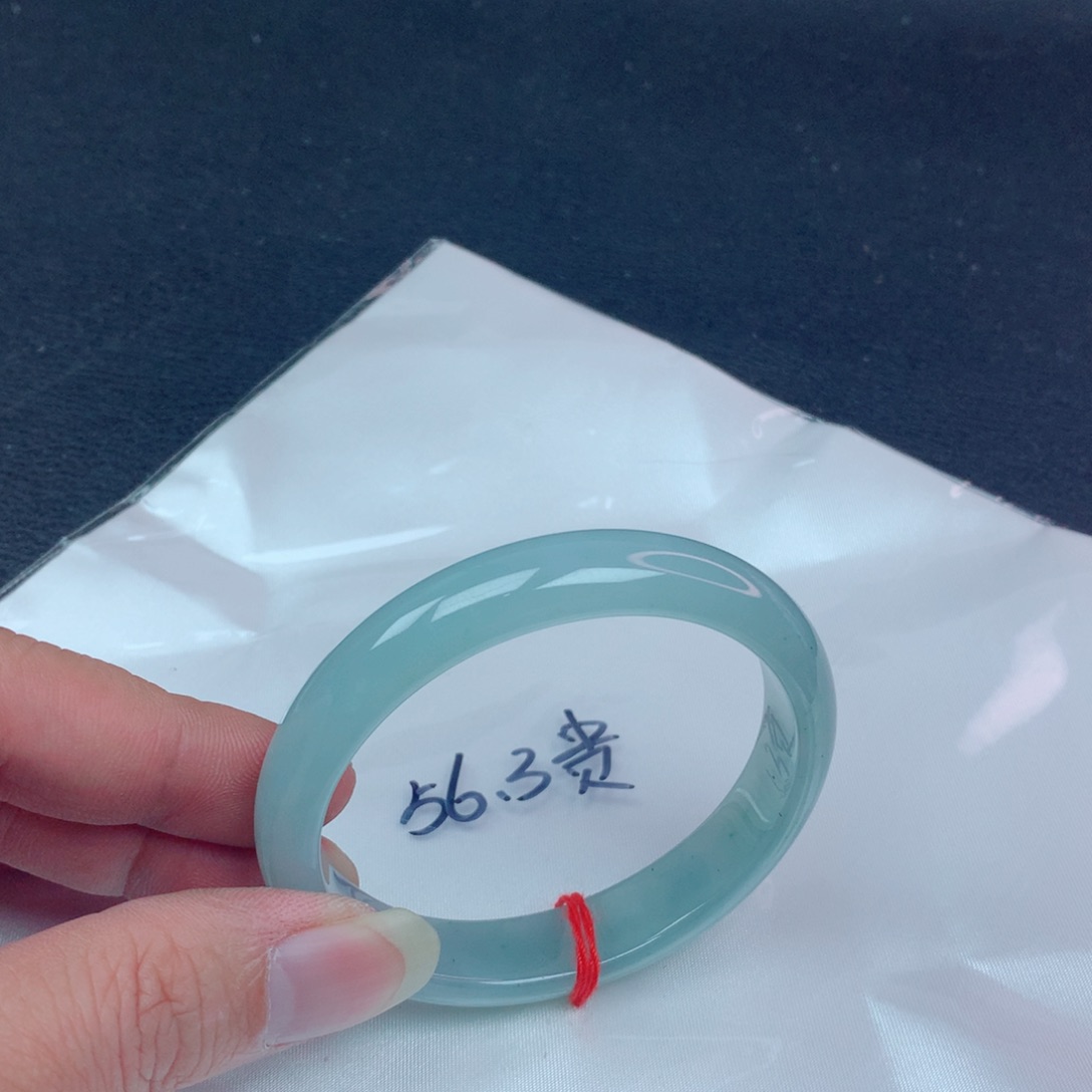 翡翠手镯未镶嵌翡翠手镯