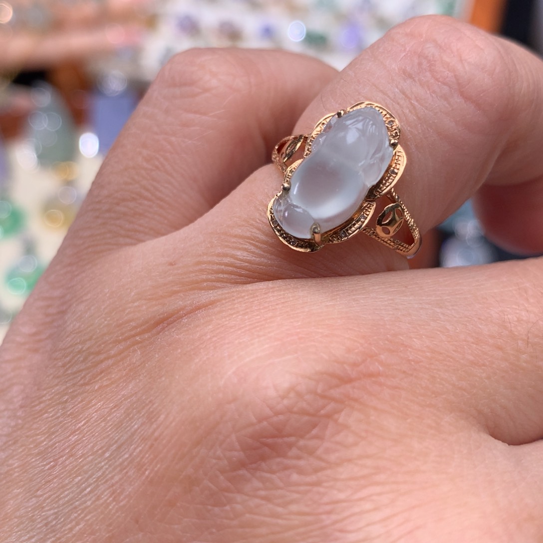 18K金镶嵌戒指翡翠金蟾戒指