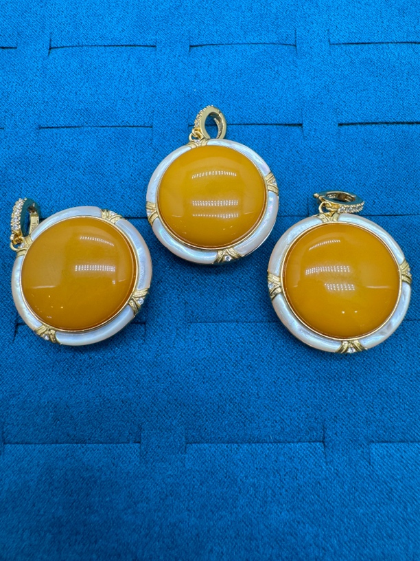 双面镶嵌925银 天然蜜蜡吊坠 多样性发其一