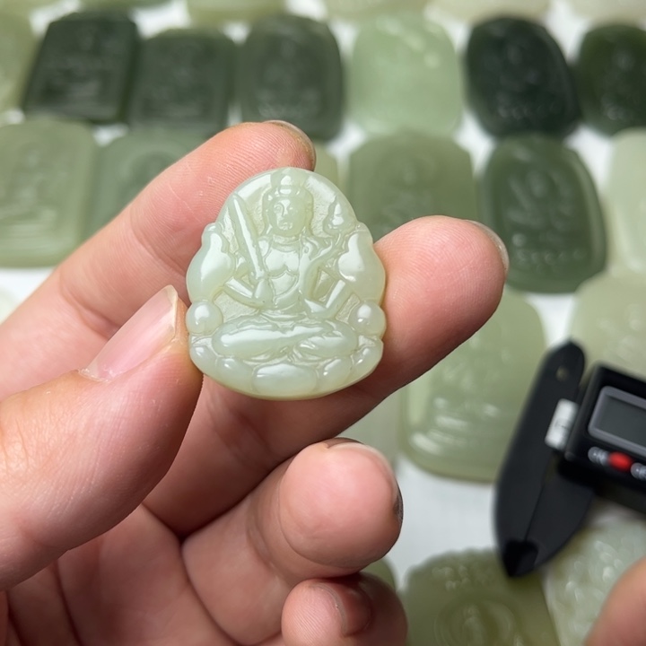 和田玉颈饰未镶嵌布***球