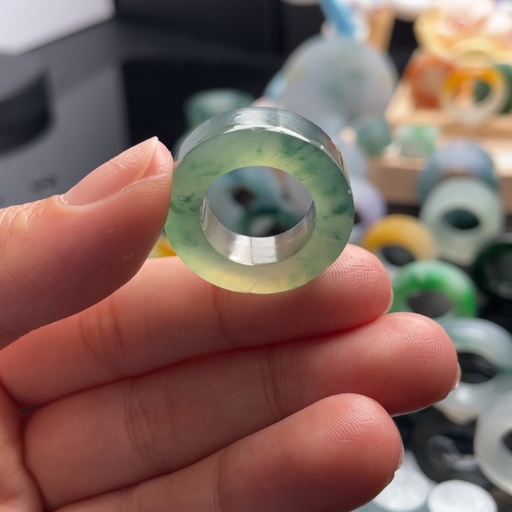 定制翡翠未镶嵌深*戒指