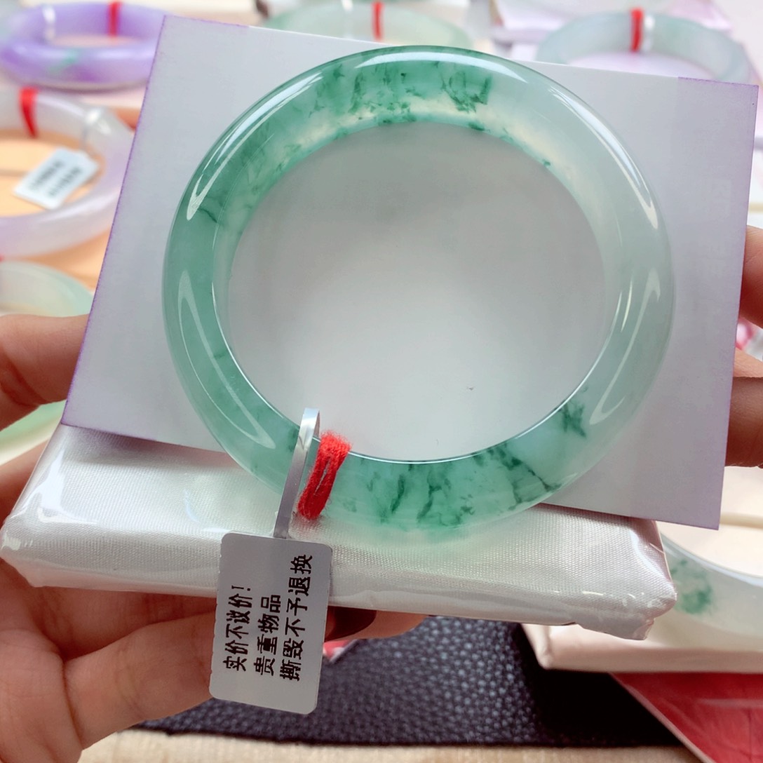 翡翠手镯未镶嵌?****?56.5 特色冰胶意境 灵
