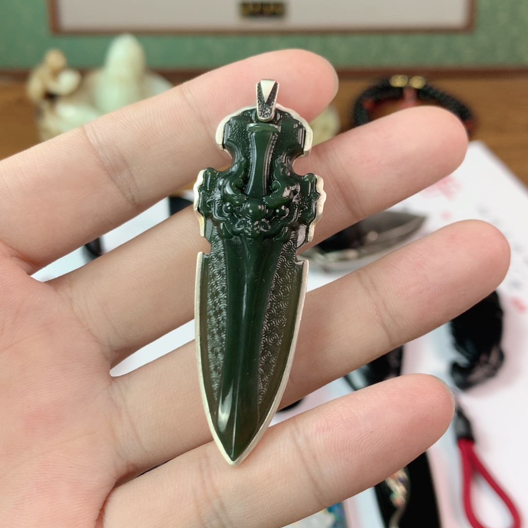 和田玉未镶嵌颈饰