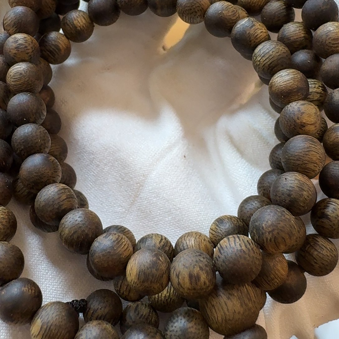 沉香手串透顶绿绿棋卡6多圈