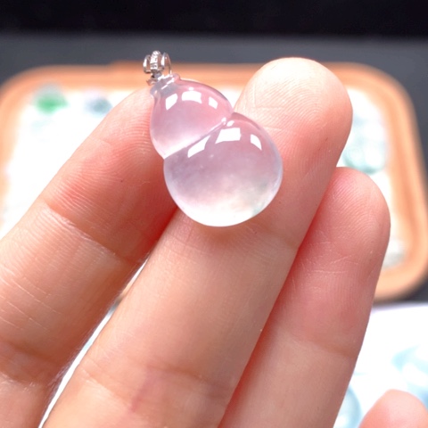 翡翠颈饰18K金镶嵌高冰葫芦