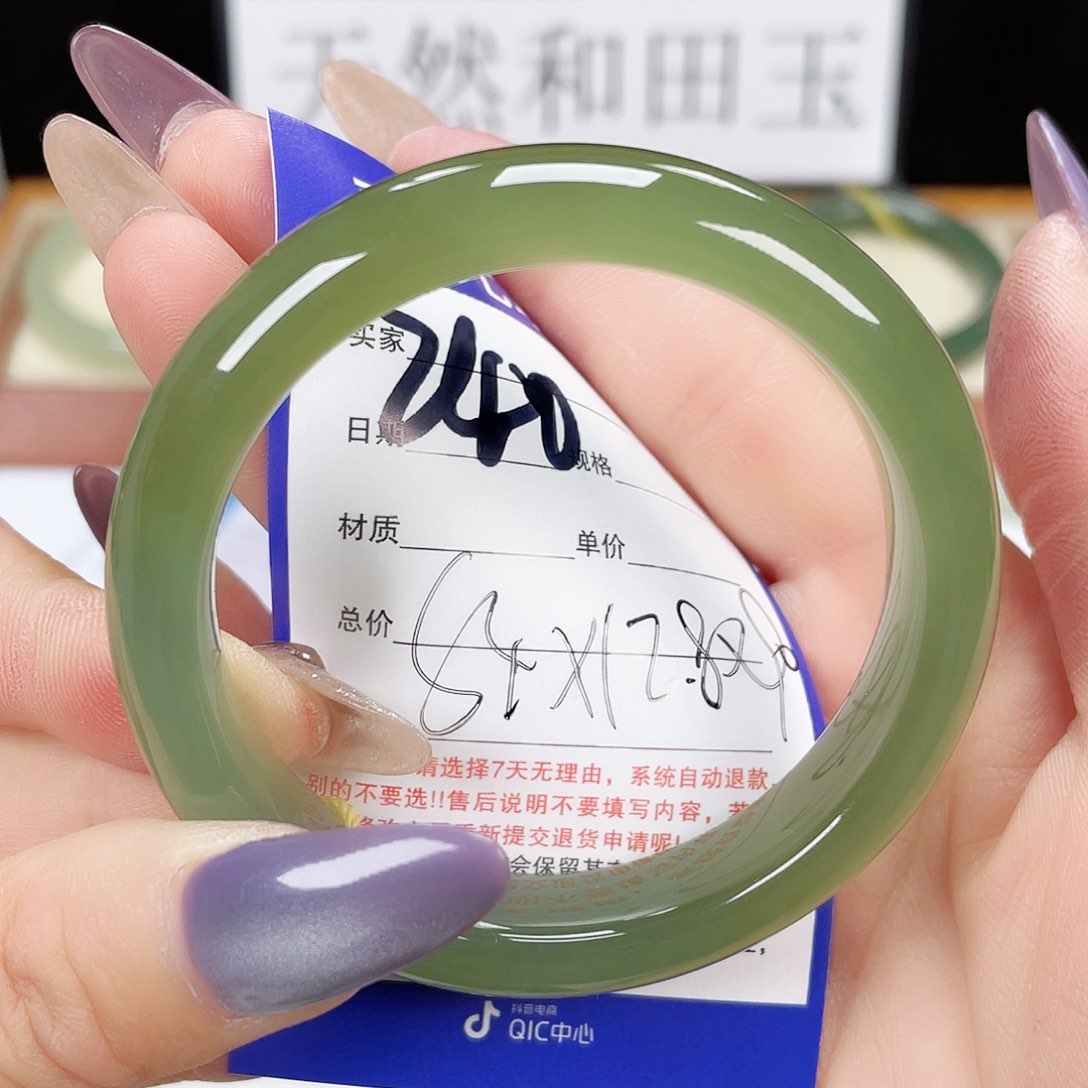 和田玉手镯未镶嵌
