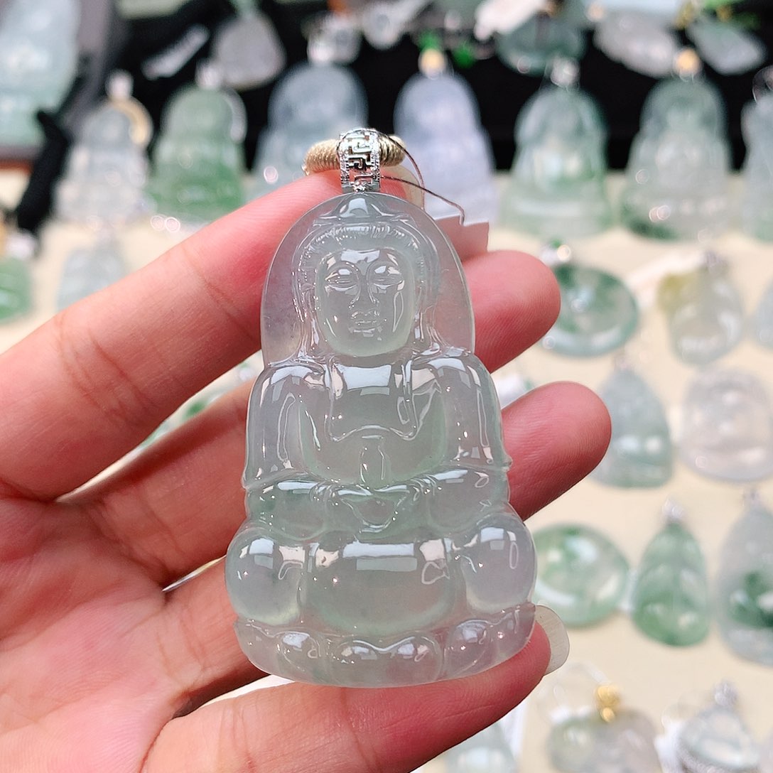 翡翠18K金镶嵌颈饰观音