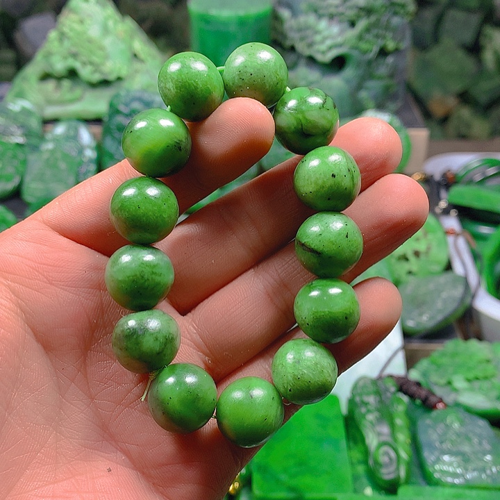 用***8和田玉（碧玉）未镶嵌珠宝半成品