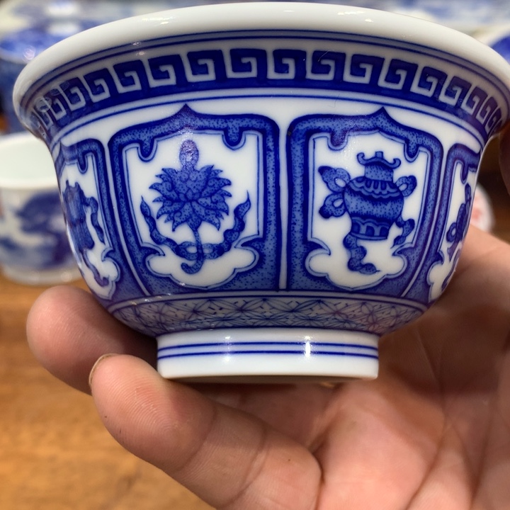 柴窑青花八宝主人杯