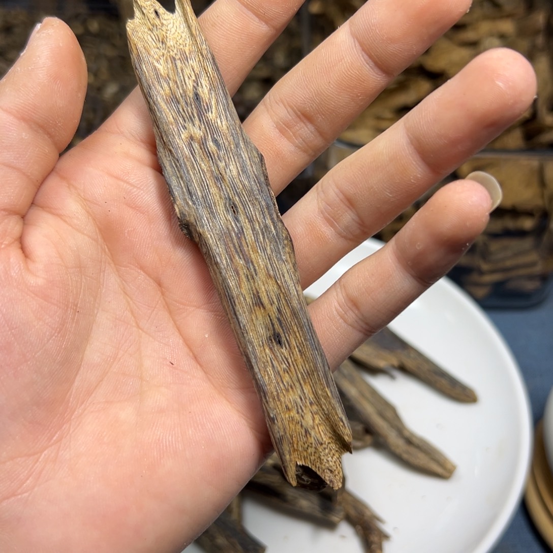 沉香沉香碎屑薄荷绿天然虫漏料11.6克