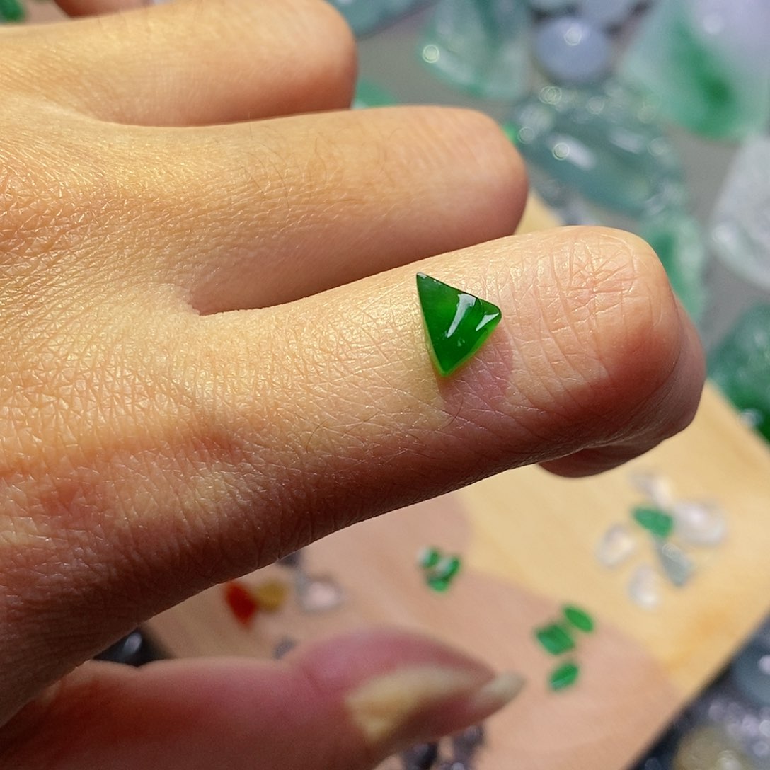 翡翠颈饰未镶嵌翡翠