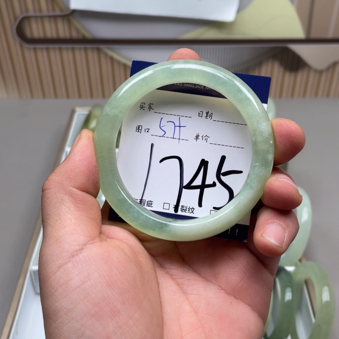 岫玉手镯手镯未镶嵌