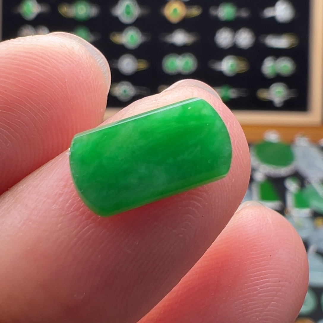 翡翠未镶嵌颈饰马鞍