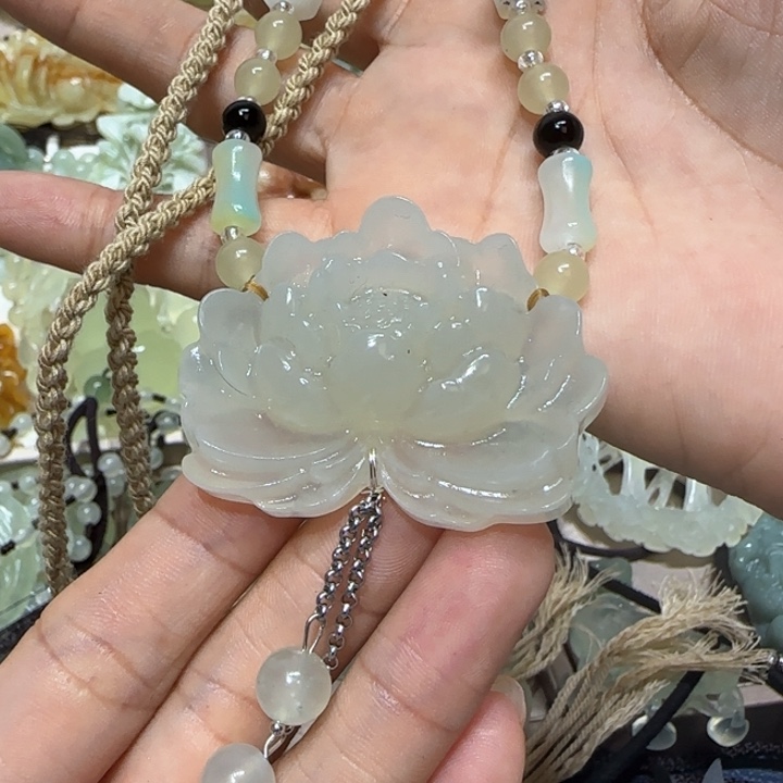 蛇纹石玉吊坠未镶嵌