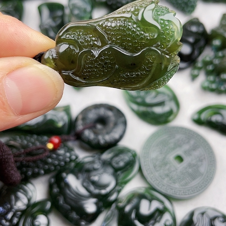 蛇纹石玉未镶嵌挂件