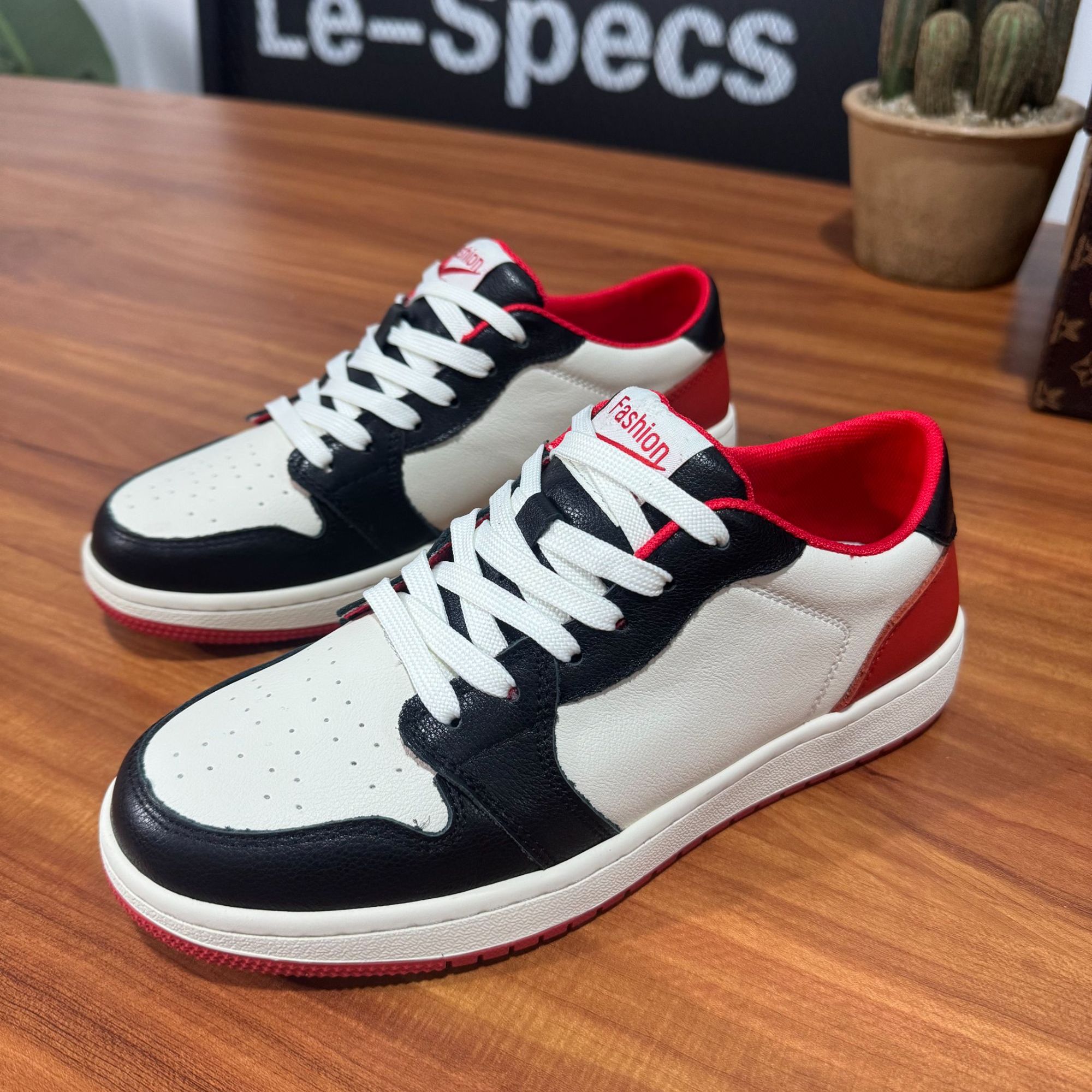 2025春款男鞋休闲真皮软底运动系列百搭板鞋潮鞋运动88088