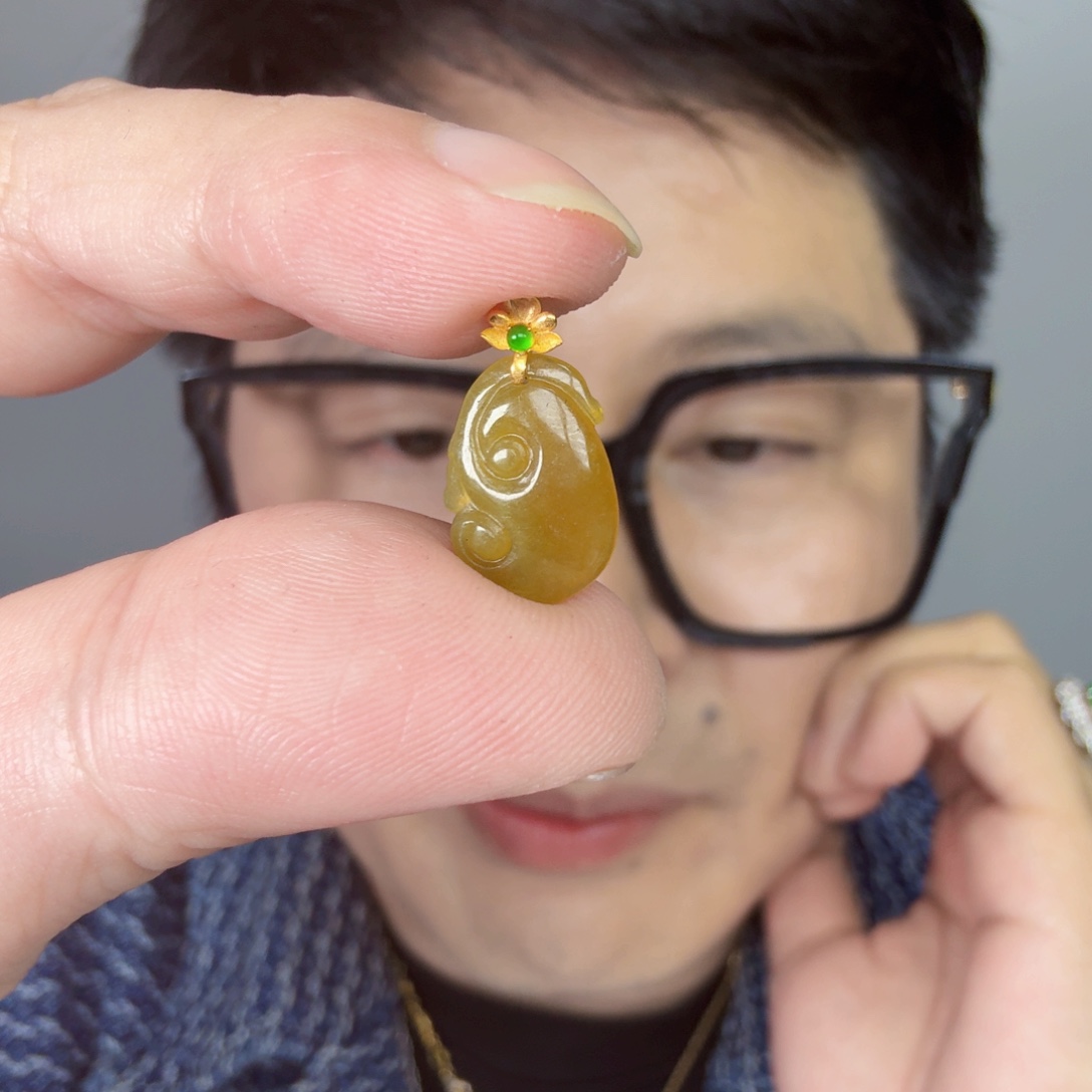 翡翠18K金镶嵌颈饰一件