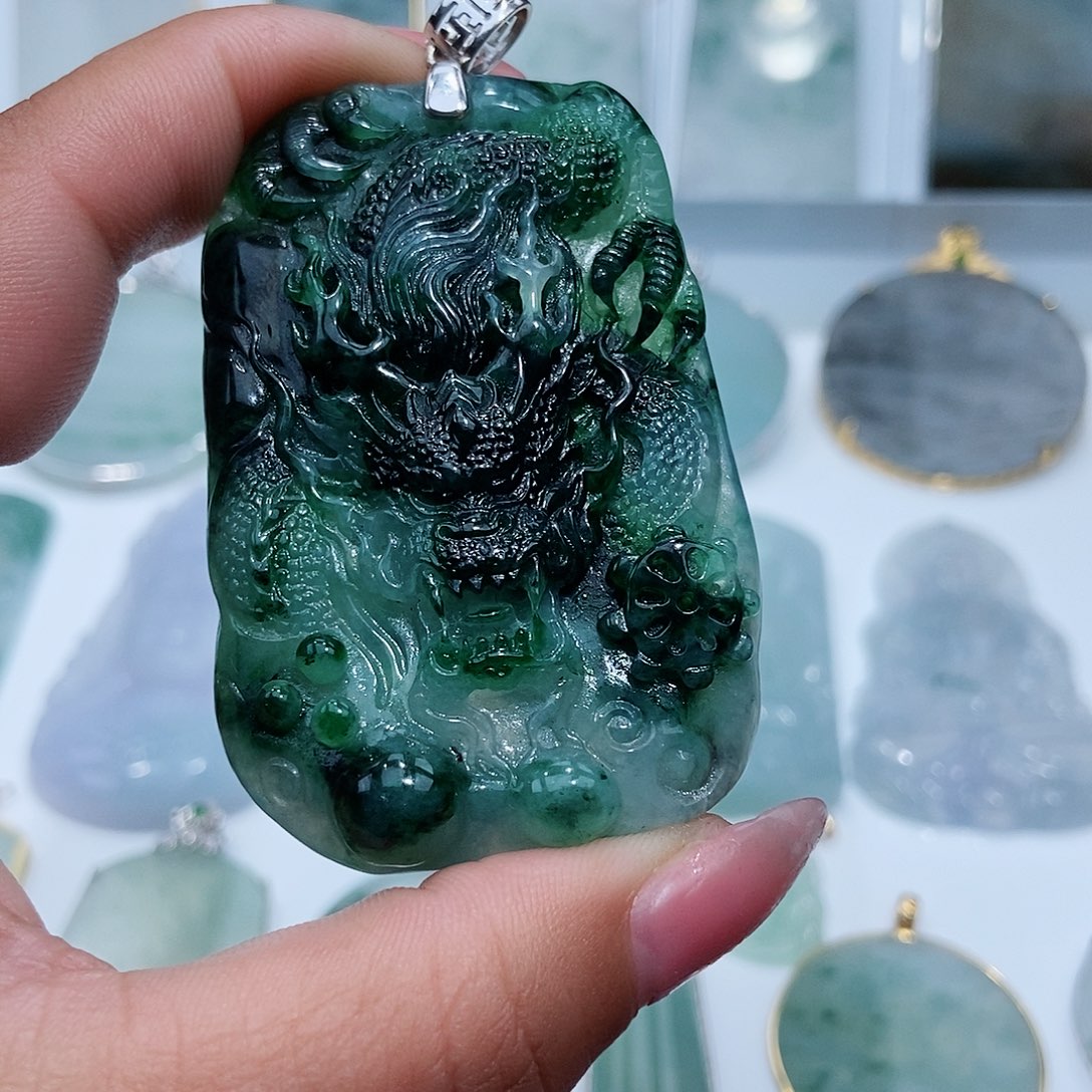 翡翠颈饰18K金镶嵌缅甸