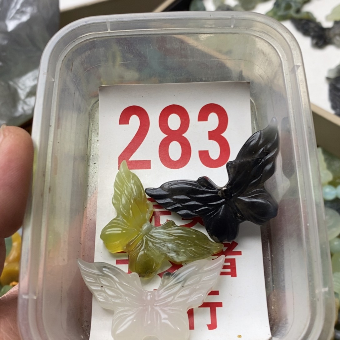 蛇纹石玉挂坠未镶嵌