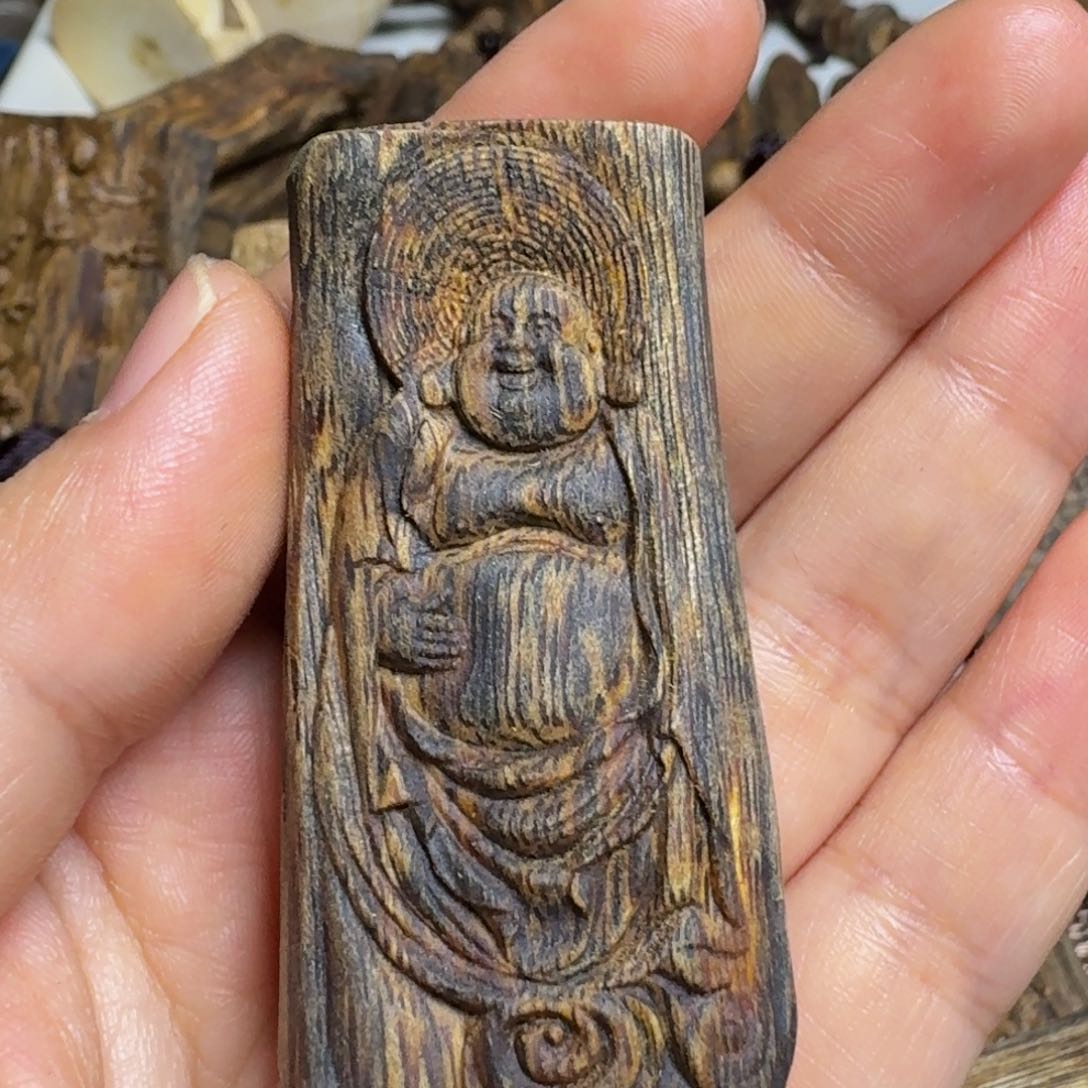 沉香吊坠白棋虫漏佛牌11克