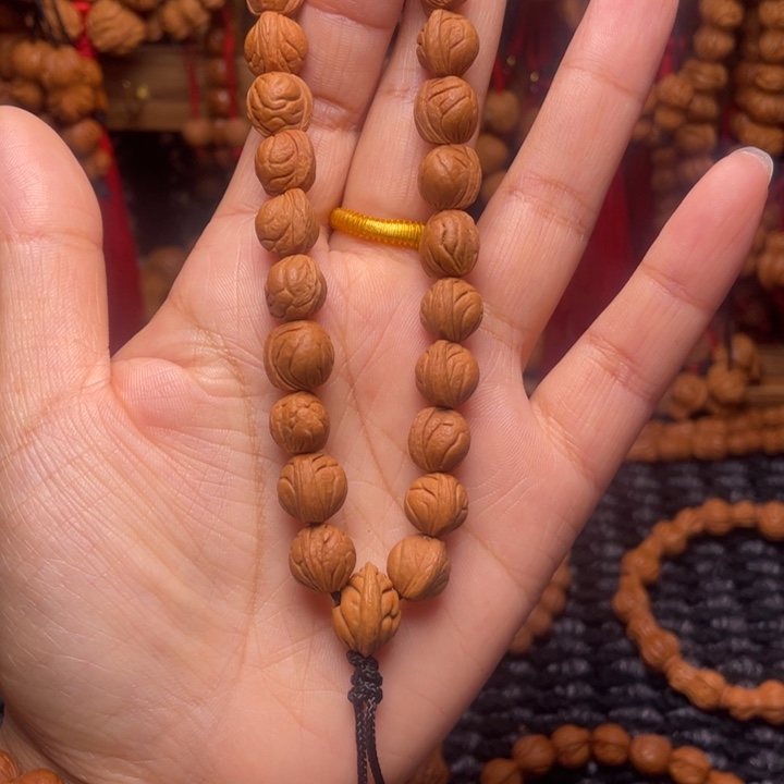 木质类龙纹桃枭挂件