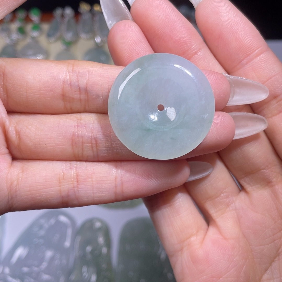 翡翠颈饰未镶嵌扣子