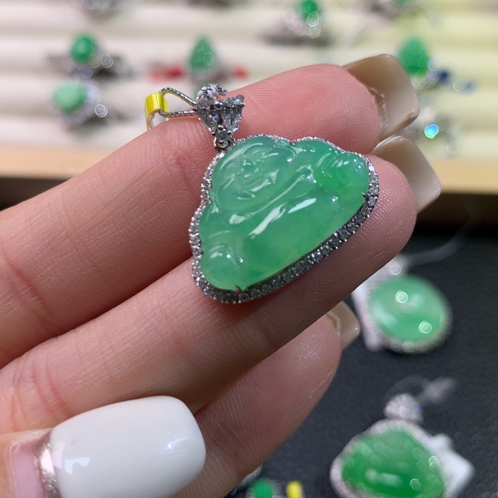 翡翠18K金镶嵌颈饰