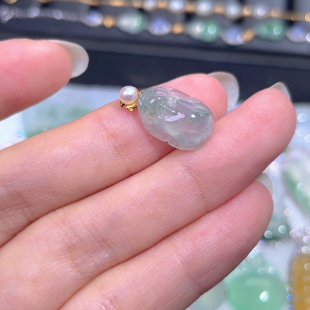 颈饰18K金镶嵌翡翠翡翠
