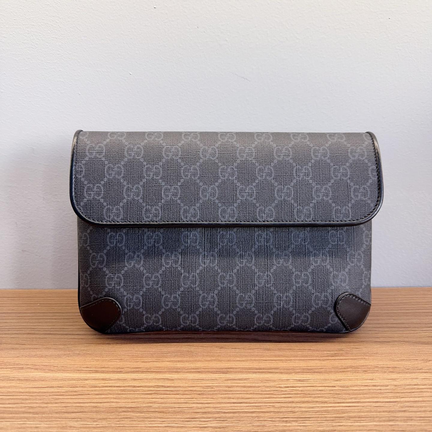 未使用 GUCCI/古驰  黑色皮革滚边 黑花腰包 磁吸口 黑标1044