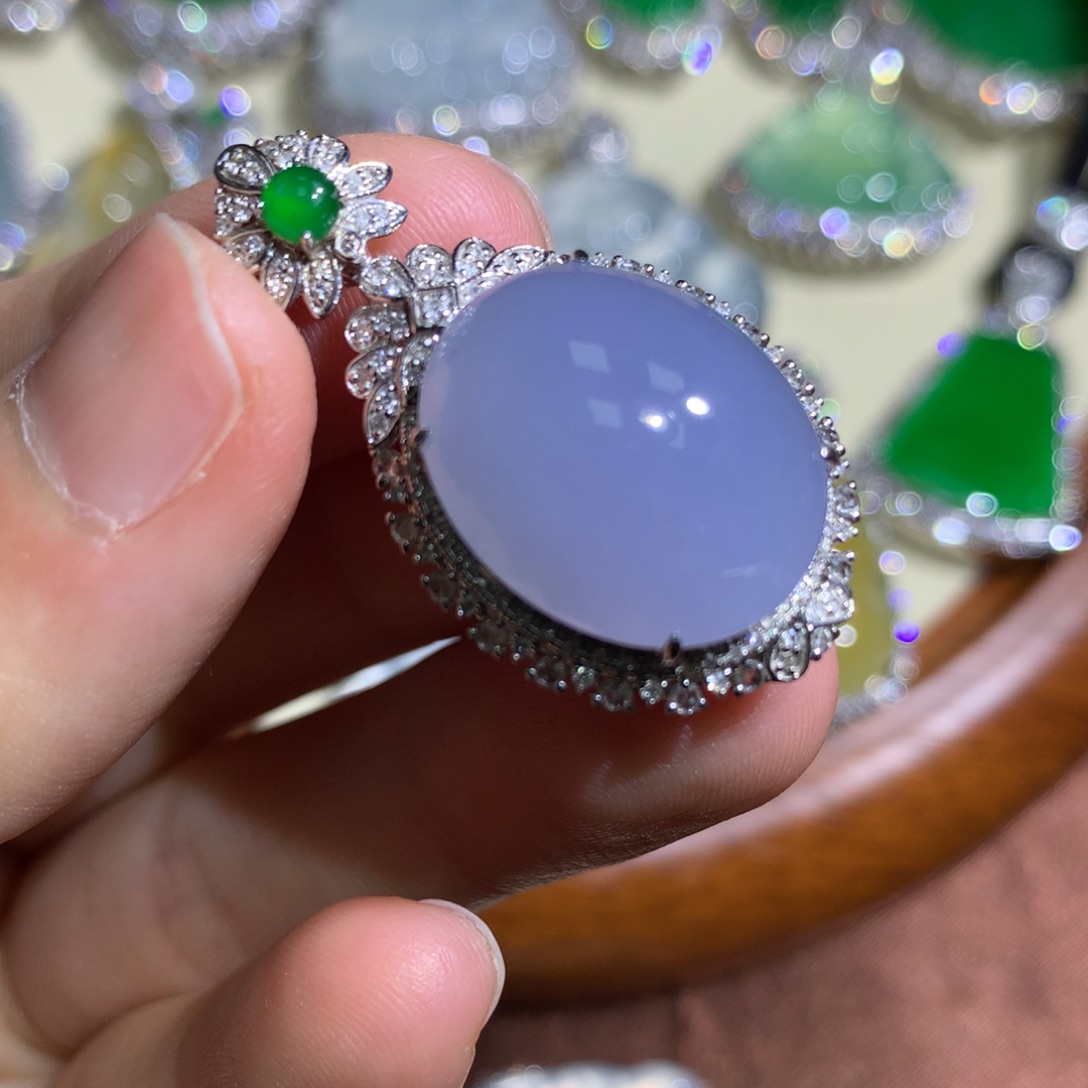 翡翠颈饰18K金镶嵌蛋面