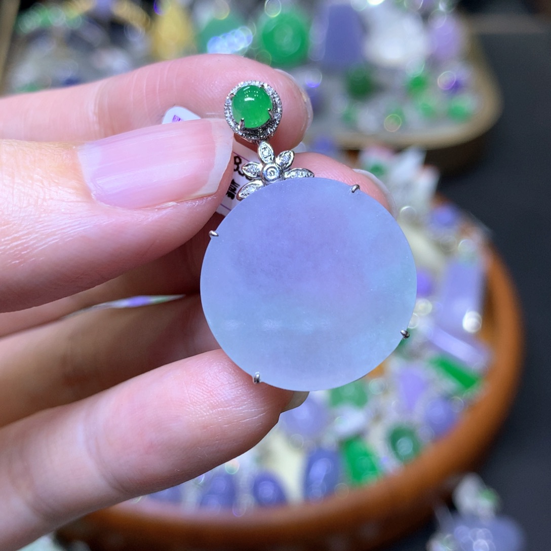 【闪购商品】翡翠颈饰18K金镶嵌翡翠吊坠项链