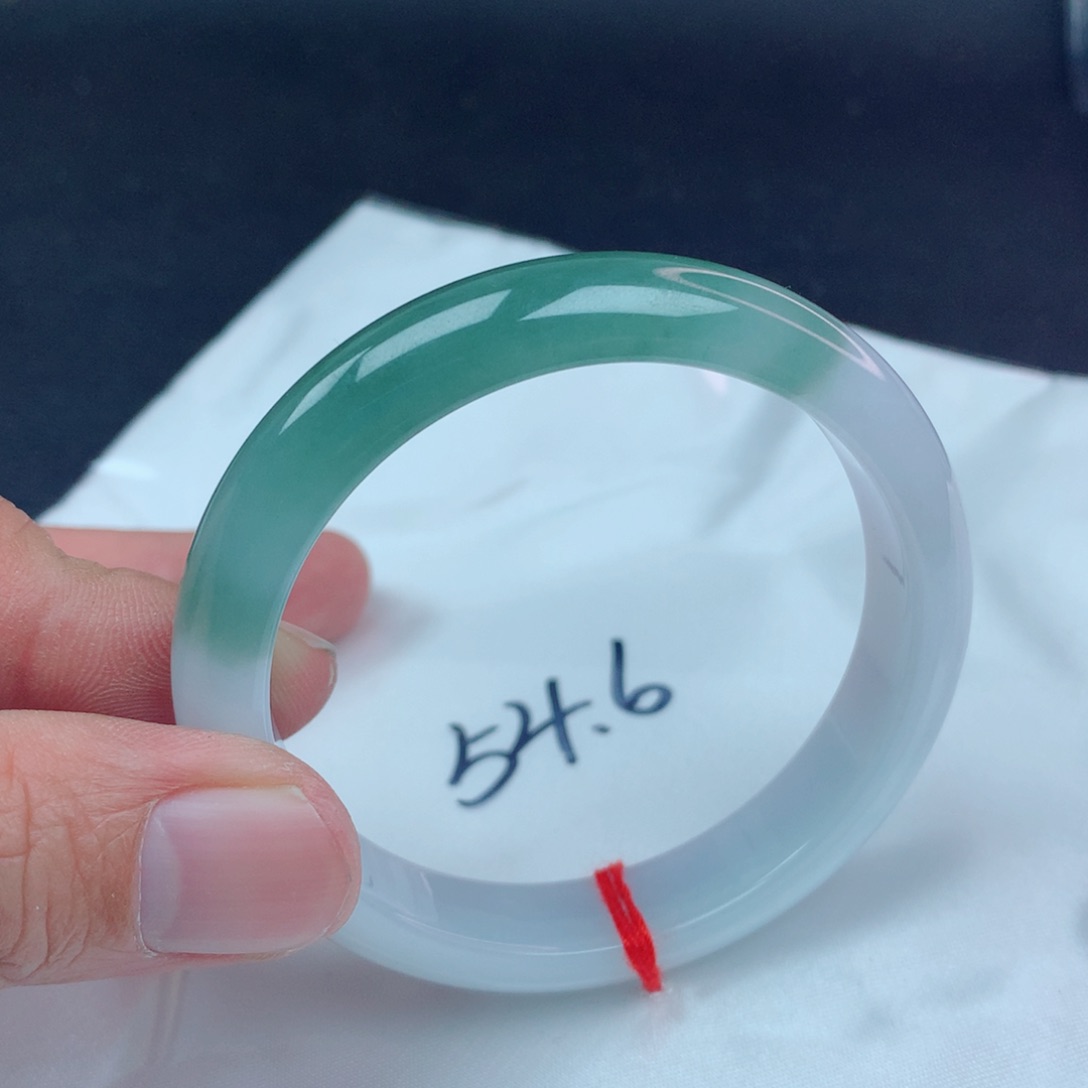 翡翠手镯未镶嵌翡翠手镯