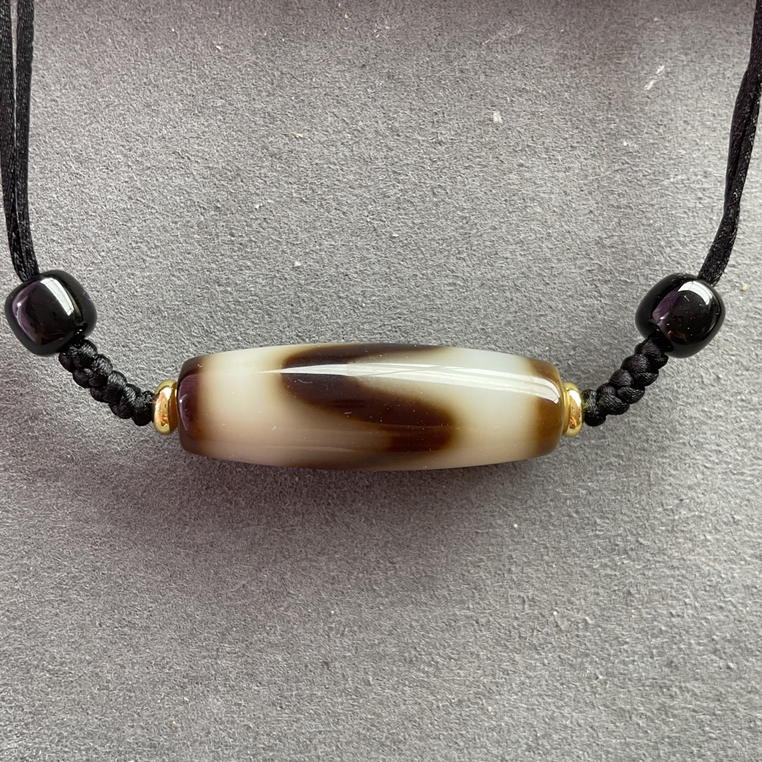 一款牙牙玛瑙锁骨链