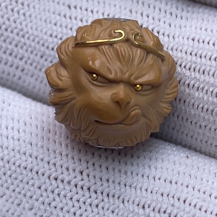 猴头核桃吊坠大圣带银空帽