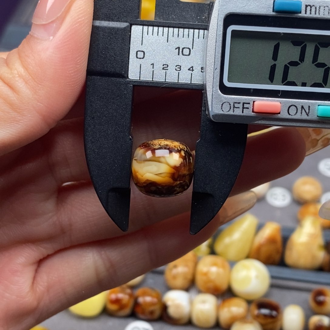 蜜蜡珠宝奇石未镶嵌