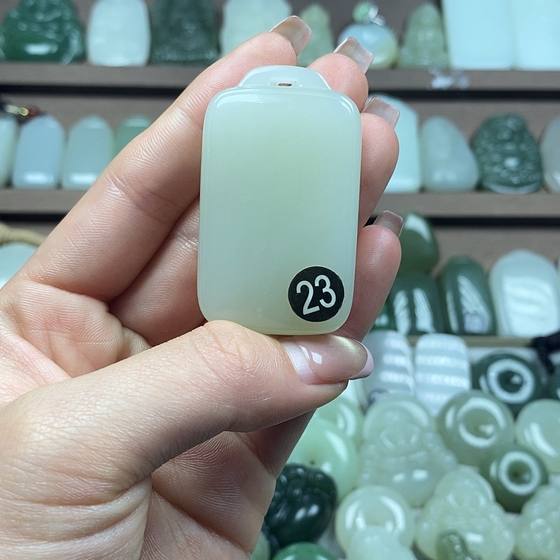 和田玉未镶嵌颈饰无事牌