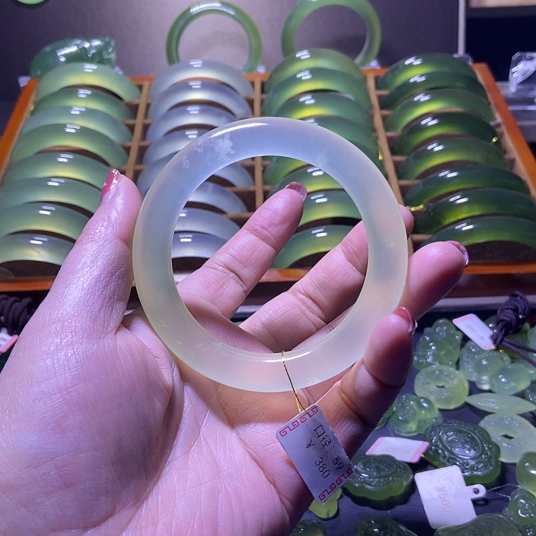 蛇纹石玉玉镯未镶嵌