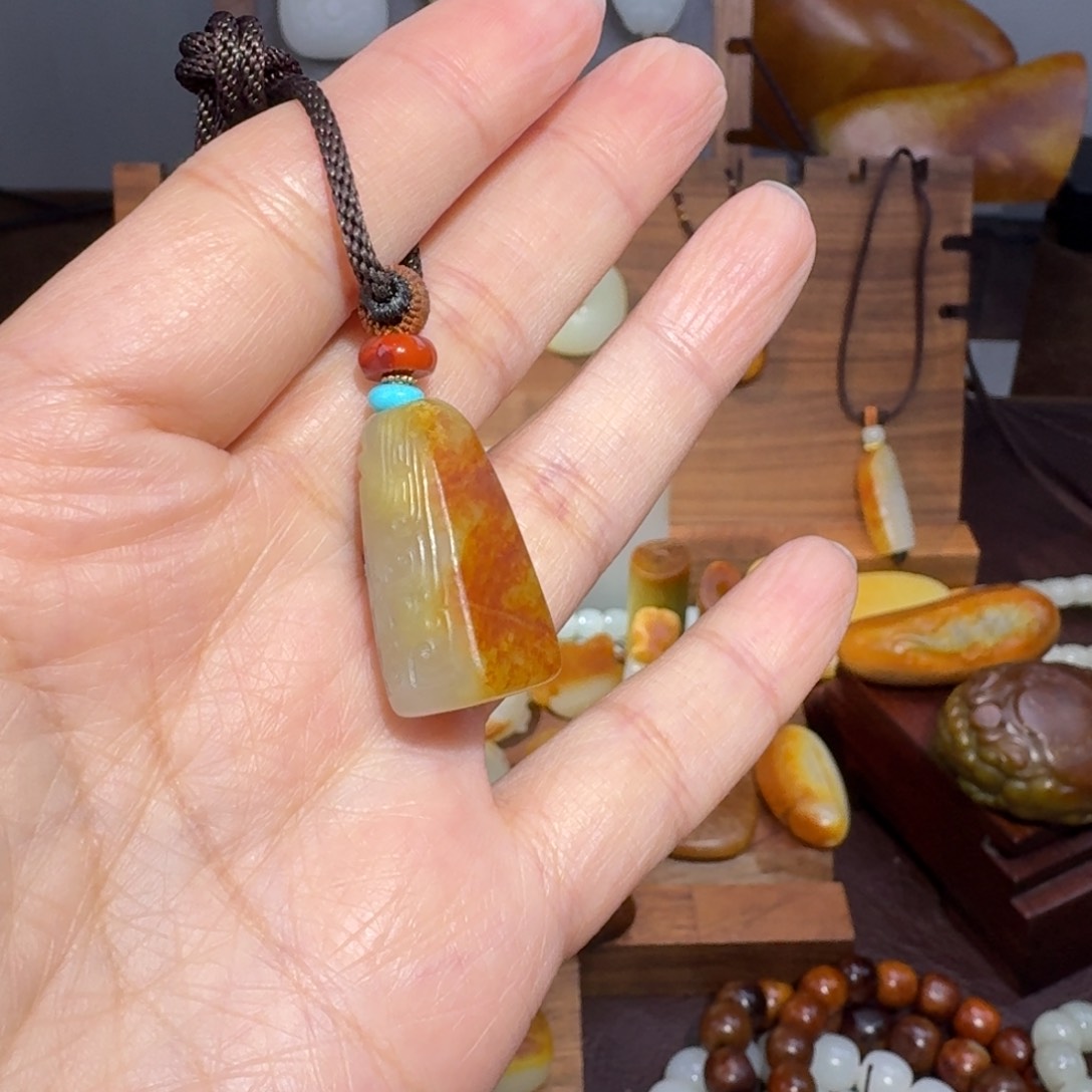 和田玉颈饰未镶嵌