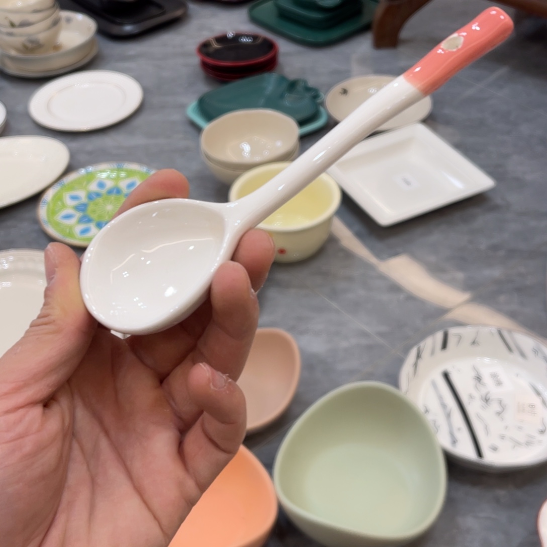 百***艳陶瓷微瑕餐具介意勿拍，满18飞！