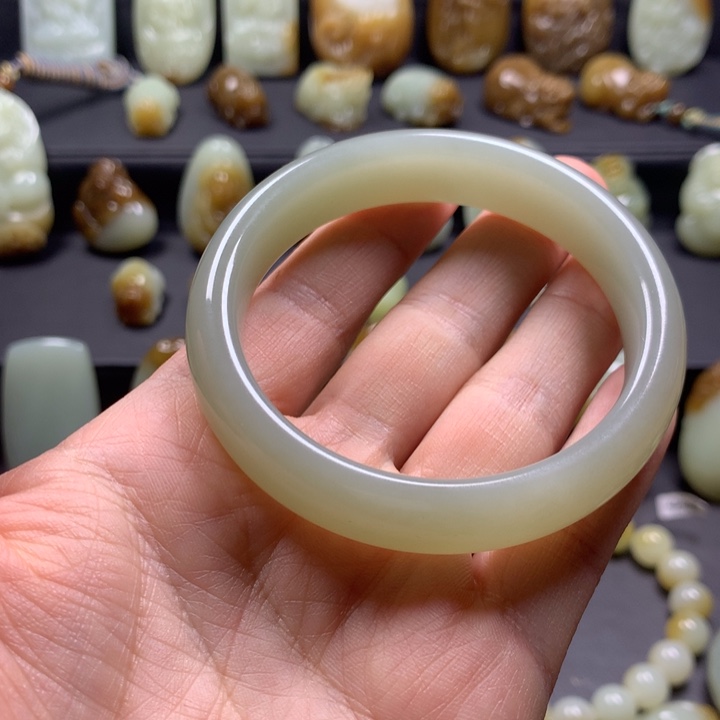 和田玉（糖玉）未镶嵌手镯56
