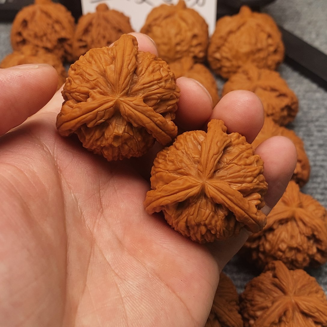 文玩核桃吊坠宫*精工修复三棱38白奔