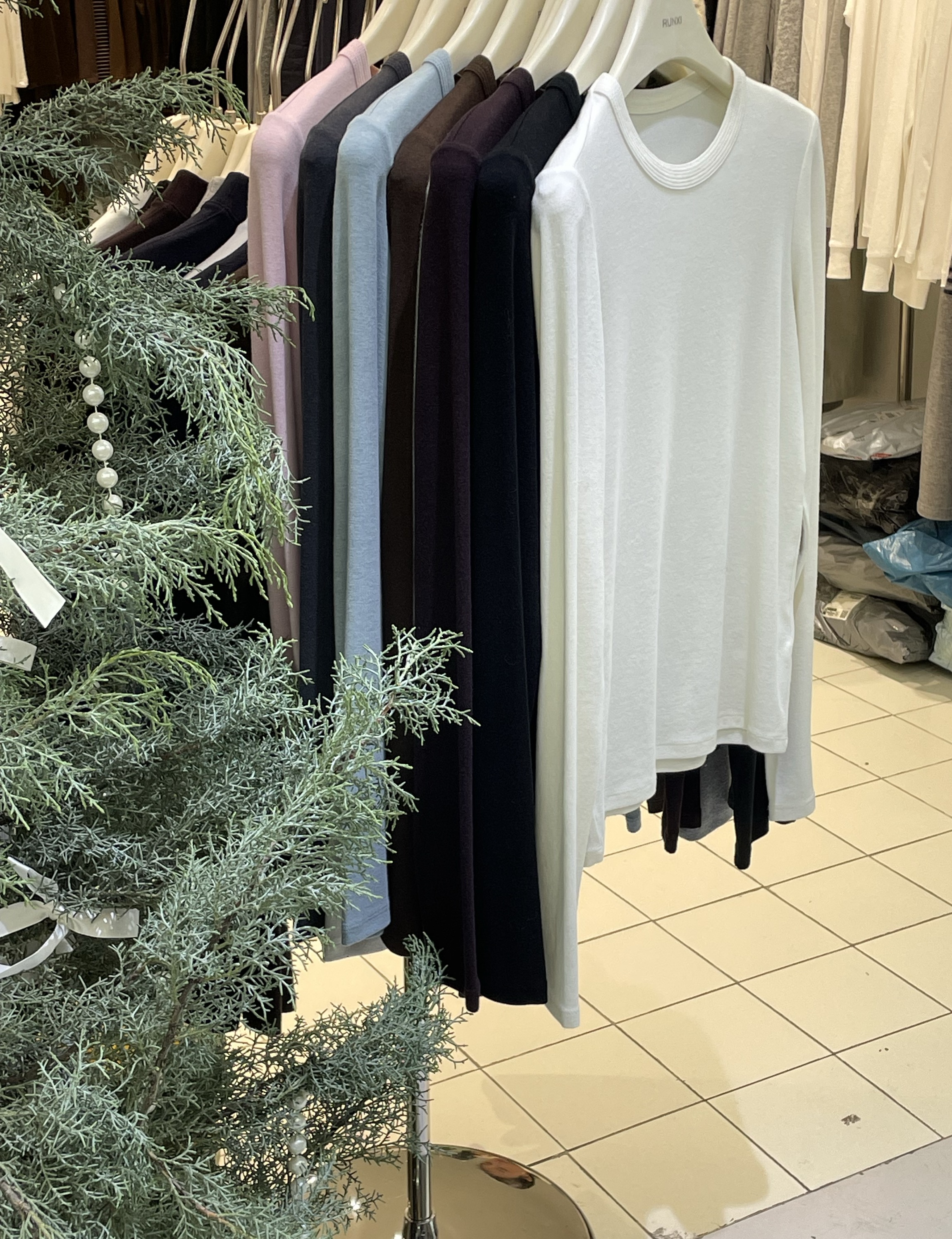 秋冬百搭圆领长袖打底衫纯色