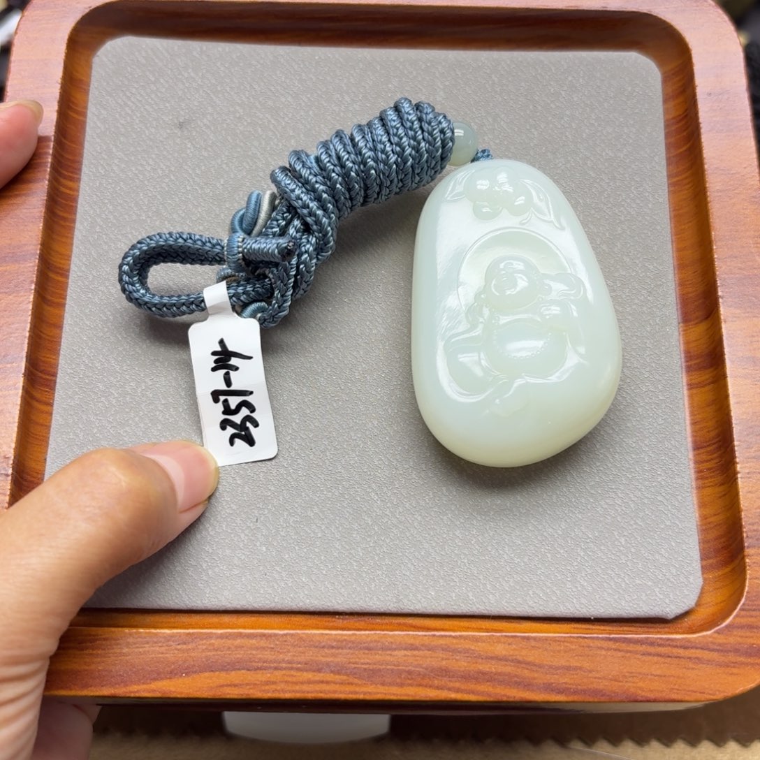 喵***呜颈饰未镶嵌和田玉