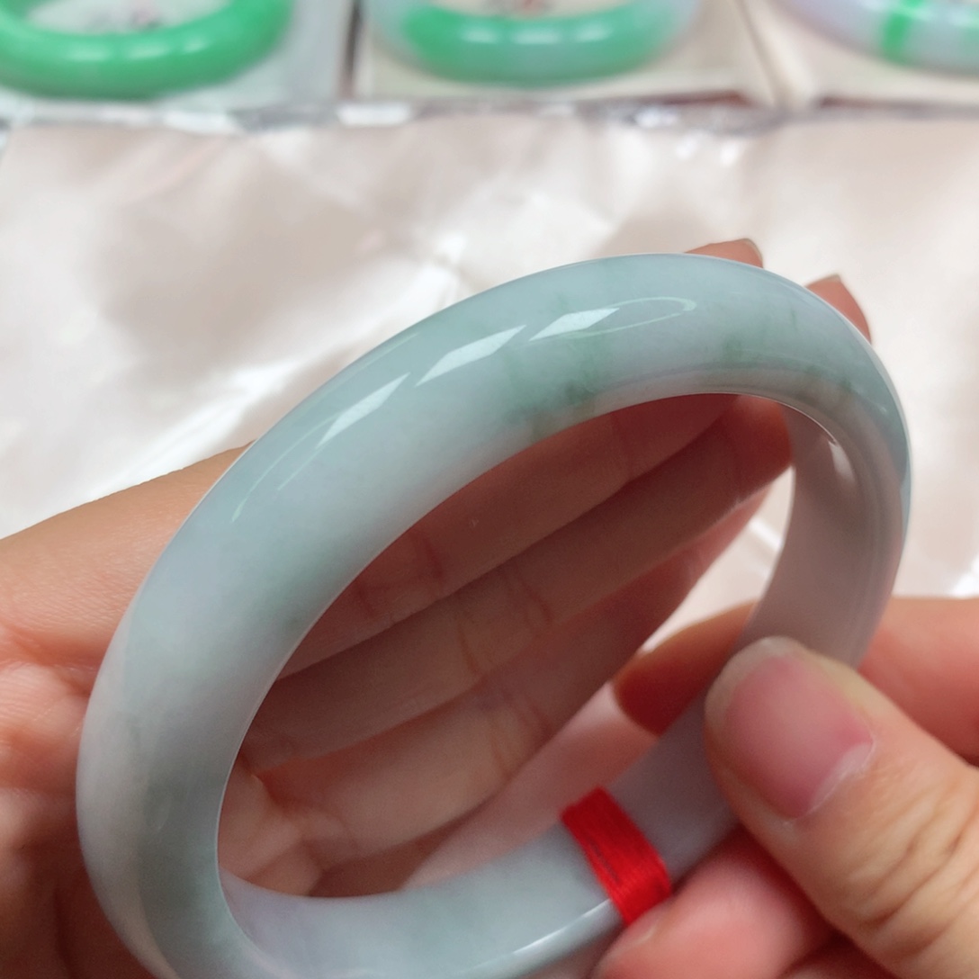 翡翠未镶嵌手镯细腻晴底飘花6162