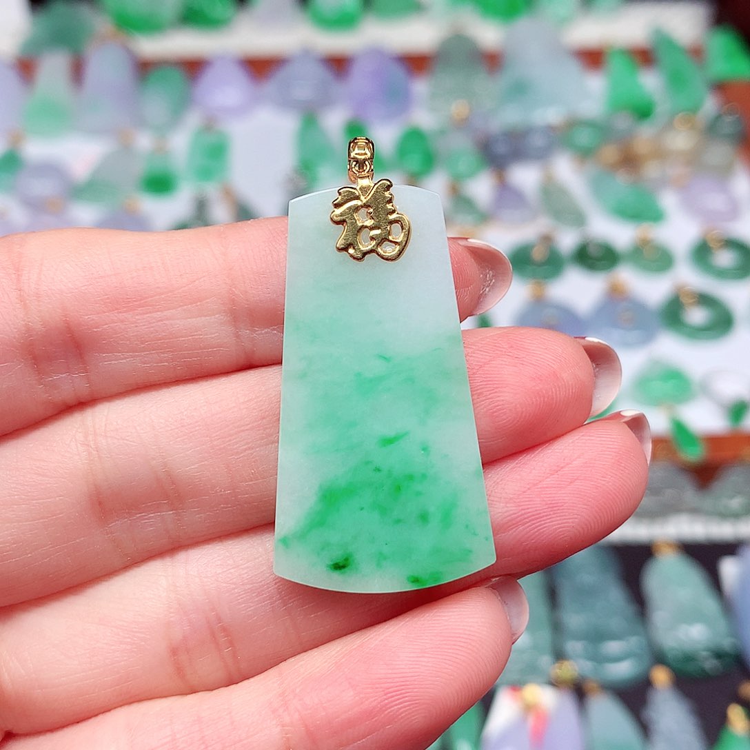 翡翠颈饰18K金镶嵌天然翡翠A货