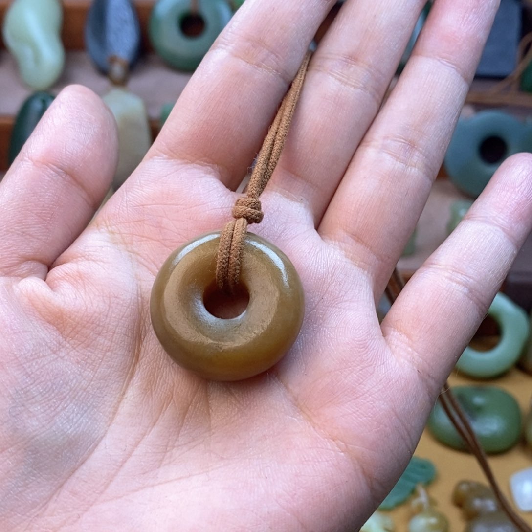 和田玉（糖玉）颈饰未镶嵌Z**。定制