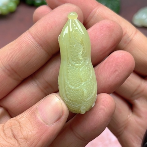 和田玉未镶嵌吊坠