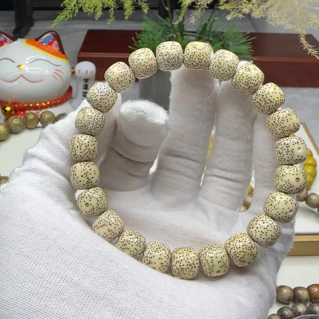 仨***六星月菩提手串原白10.5×9.5同枝果